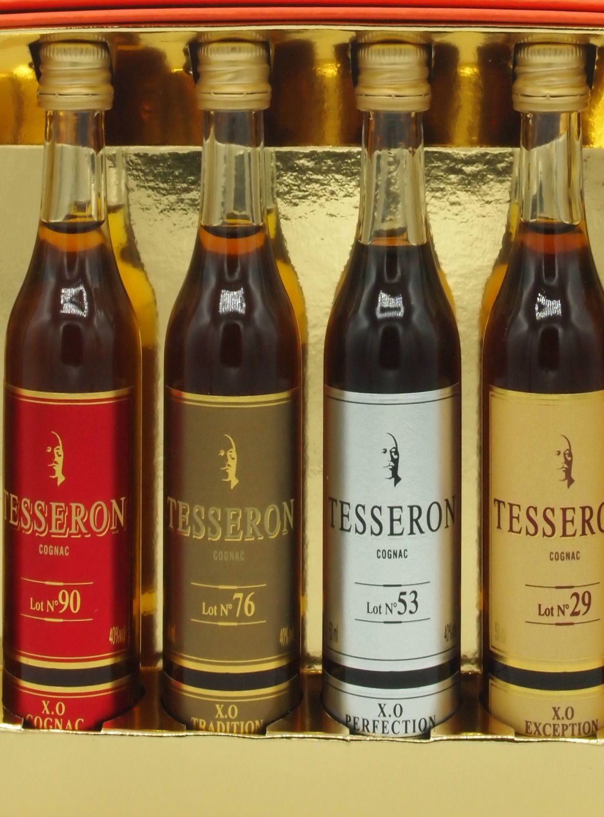 https://lemarchedesvins.com/wp-content/uploads/le-marche-des-vins-cognac-tesseron-coffret-miniatures-classiques-4-x-5cl-1-2.jpg